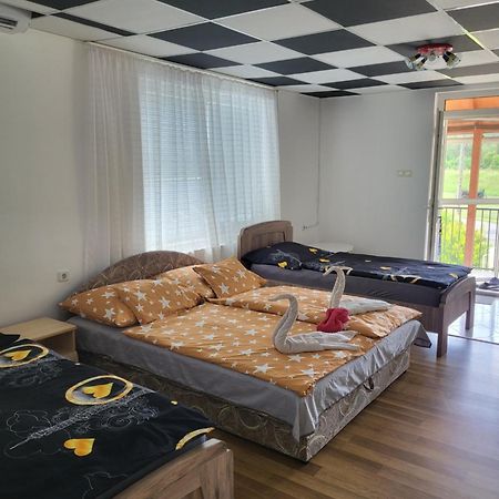 Appartement Napsugar Vendeghaz à Tiszaújváros Extérieur photo