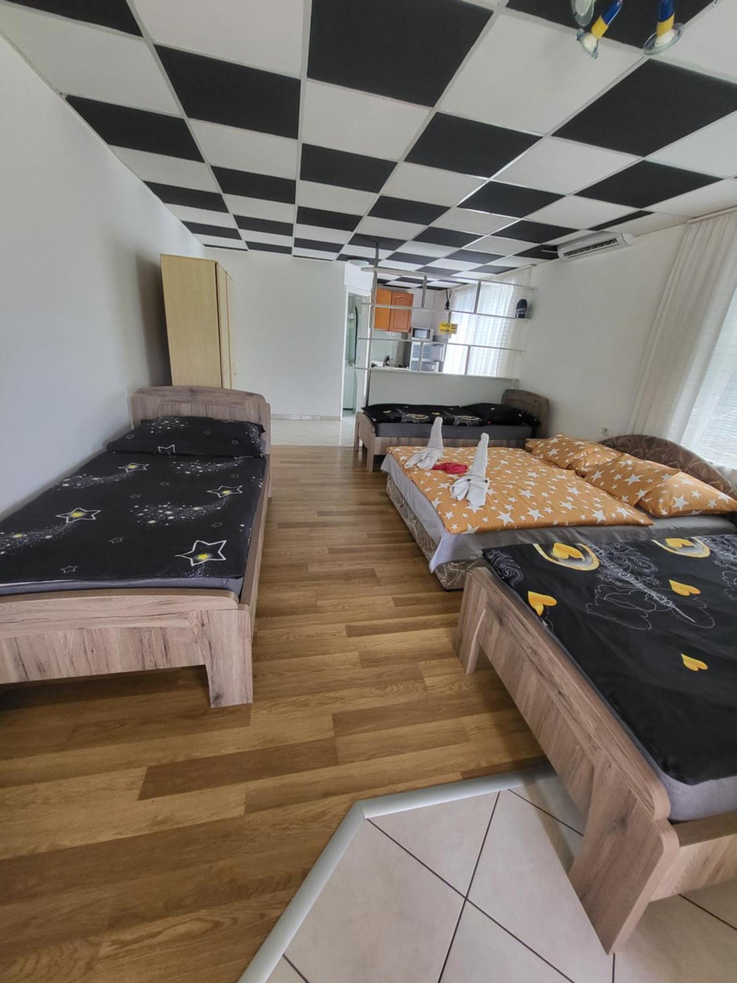 Appartement Napsugar Vendeghaz à Tiszaújváros Extérieur photo