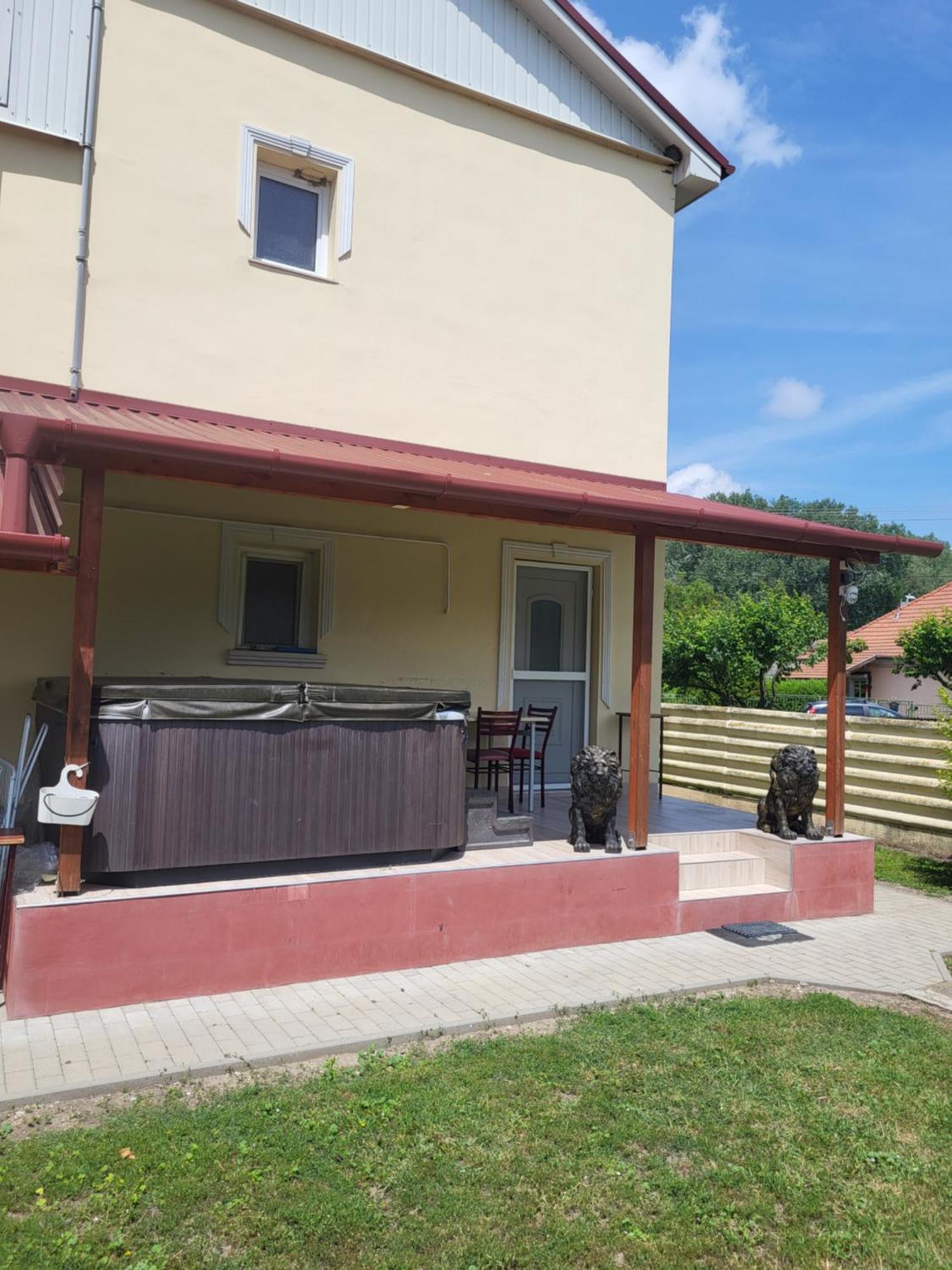 Appartement Napsugar Vendeghaz à Tiszaújváros Chambre photo
