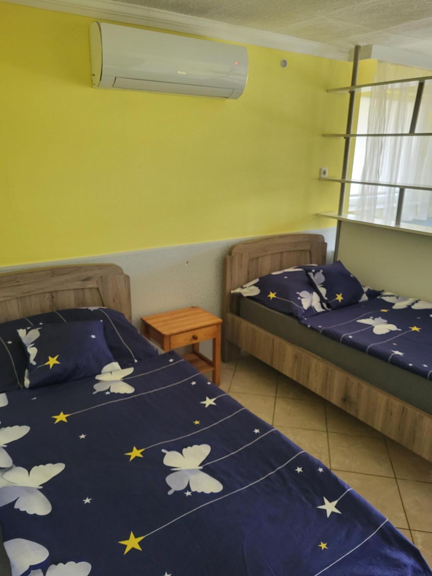 Appartement Napsugar Vendeghaz à Tiszaújváros Chambre photo