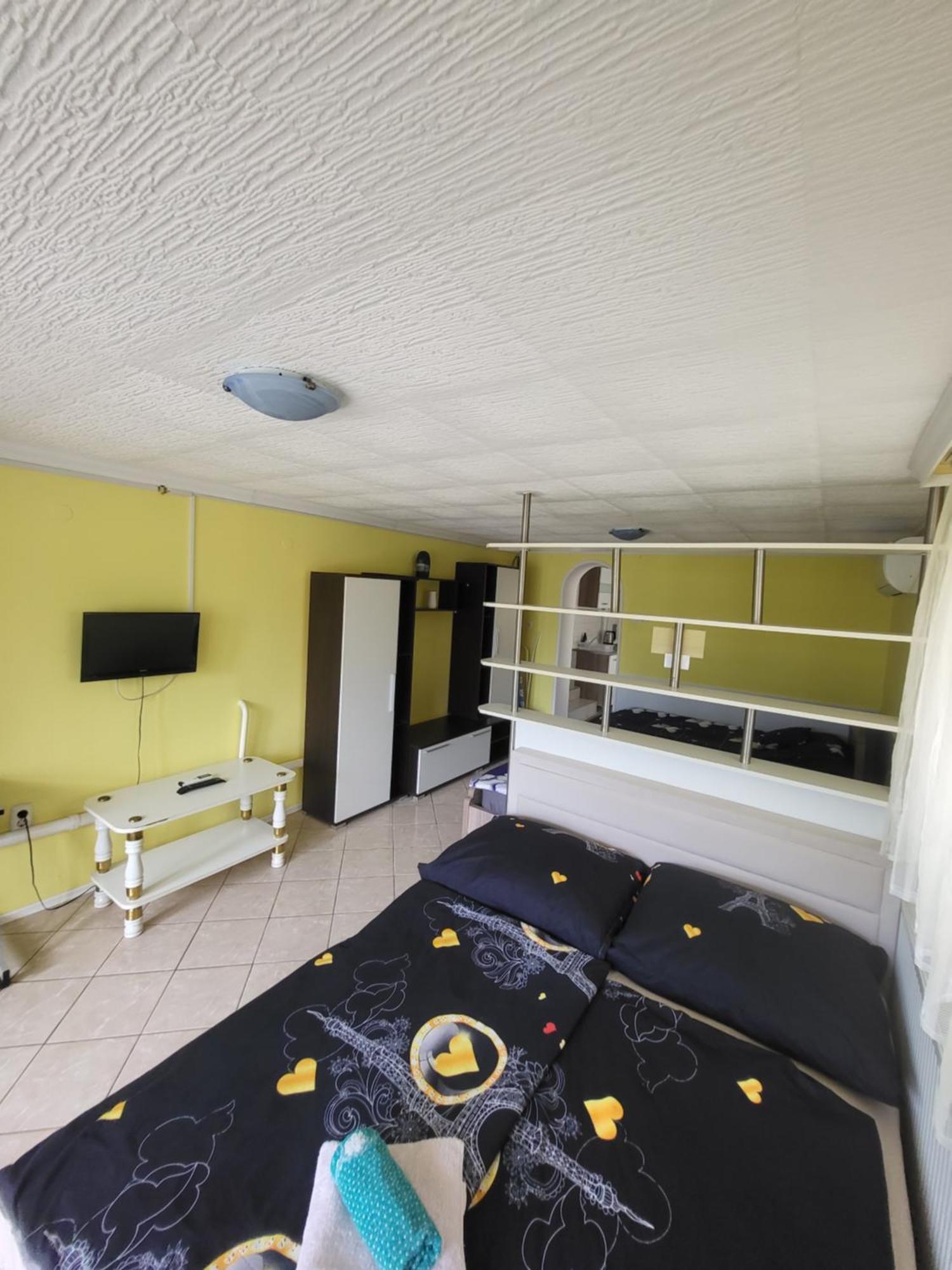 Appartement Napsugar Vendeghaz à Tiszaújváros Extérieur photo