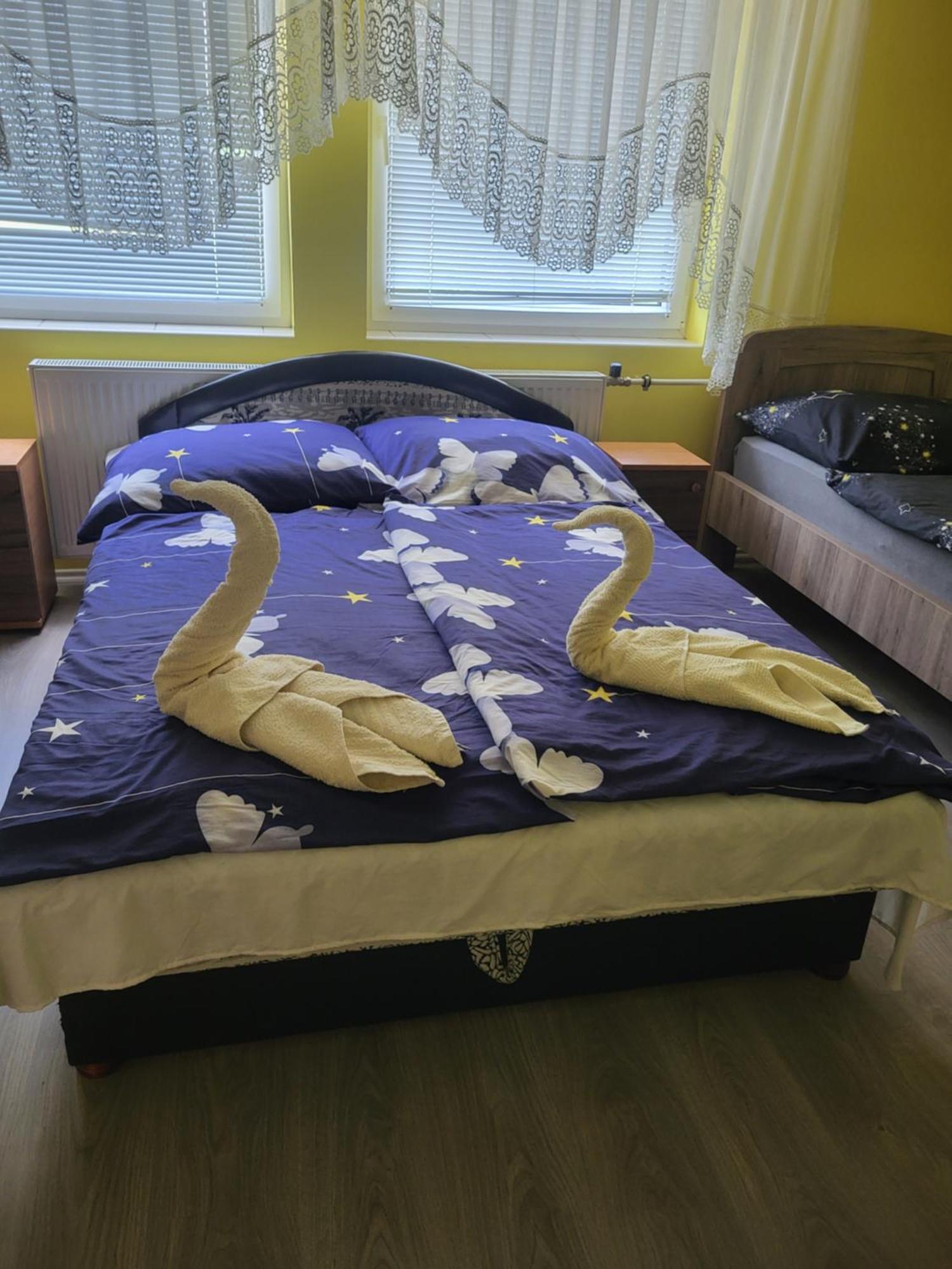 Appartement Napsugar Vendeghaz à Tiszaújváros Extérieur photo