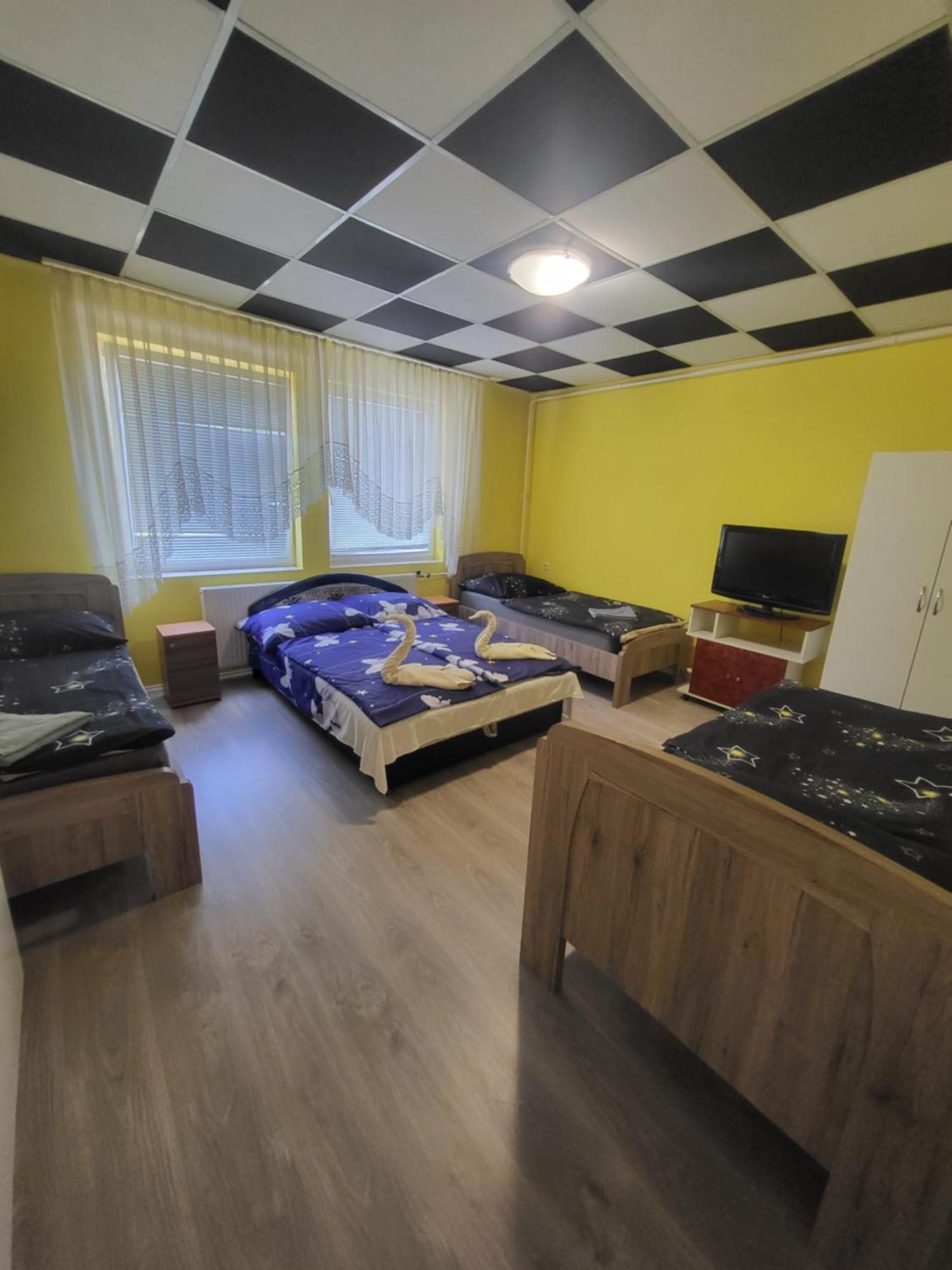 Appartement Napsugar Vendeghaz à Tiszaújváros Extérieur photo