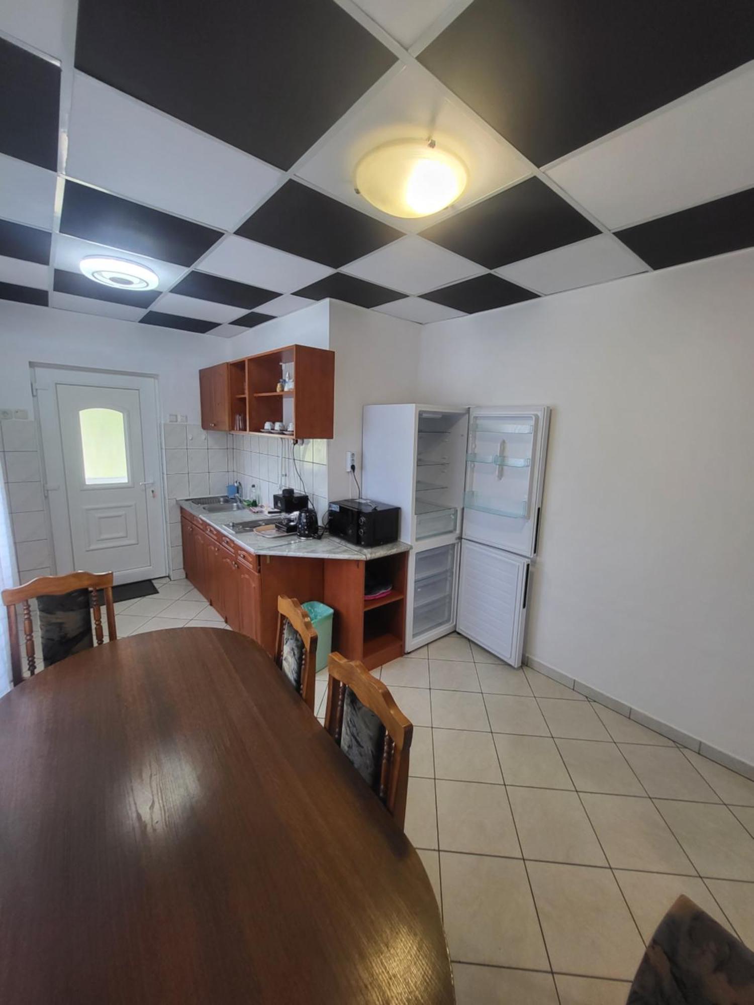 Appartement Napsugar Vendeghaz à Tiszaújváros Chambre photo