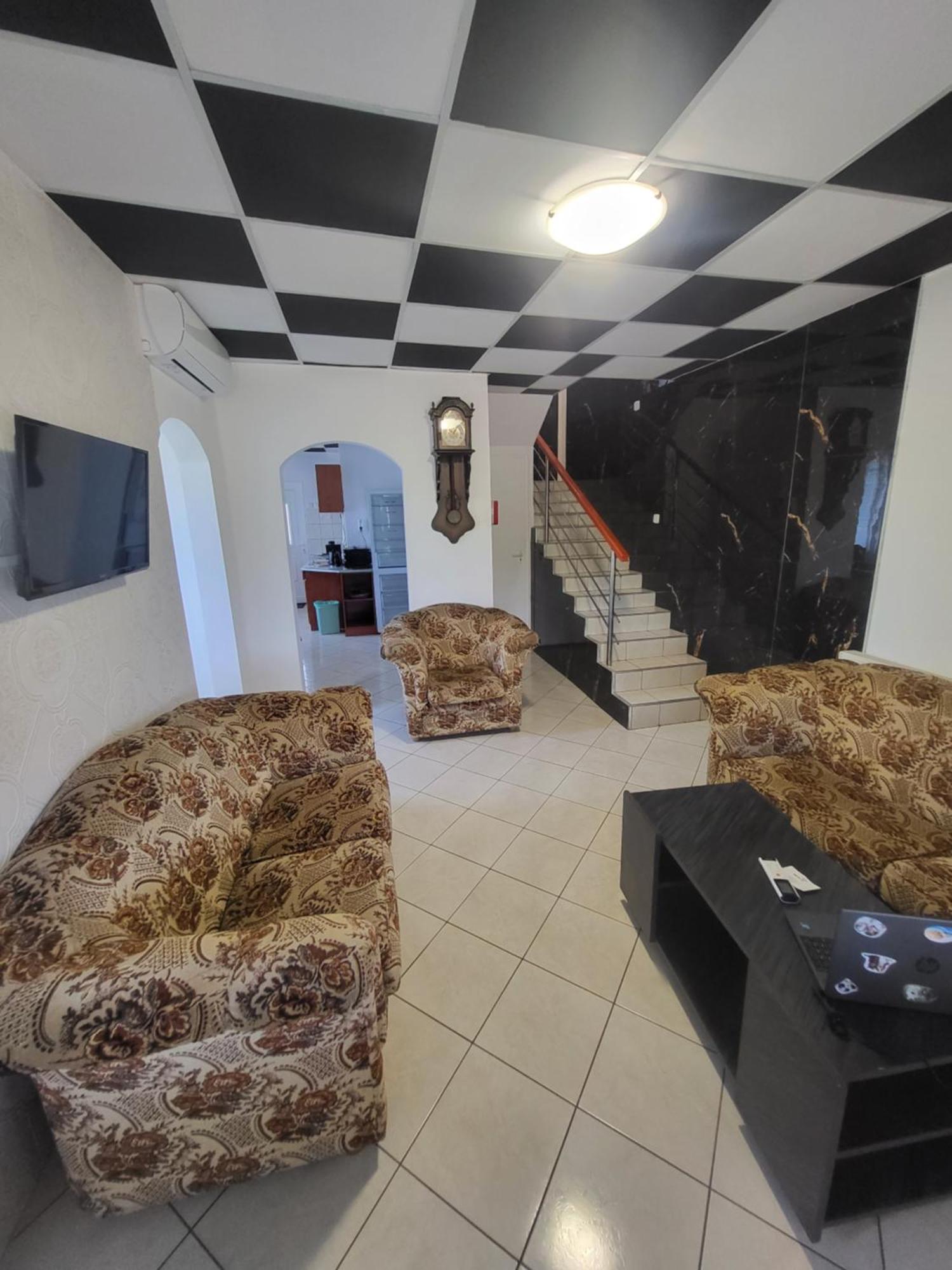 Appartement Napsugar Vendeghaz à Tiszaújváros Chambre photo